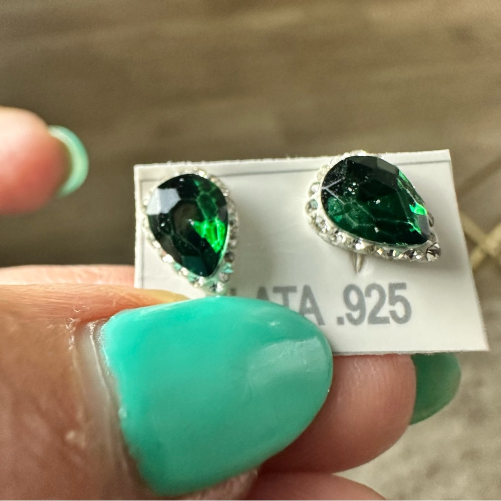 Elegant Green and Silver Teardrop Earrings - Picture 3 of 13